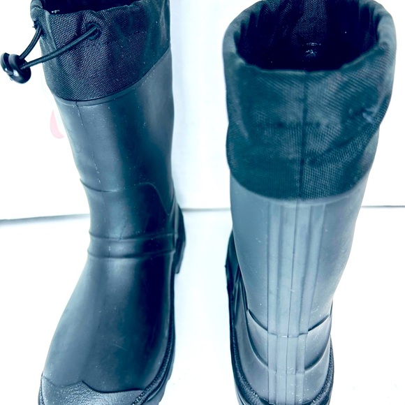 WONDER NATION CHILDREN’S BLACK WATERPROOF DRAWSTRING BOOTS SIZE 3 - Picture 3 of 5